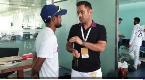 Shahbaz Nadeem and MS Dhoni